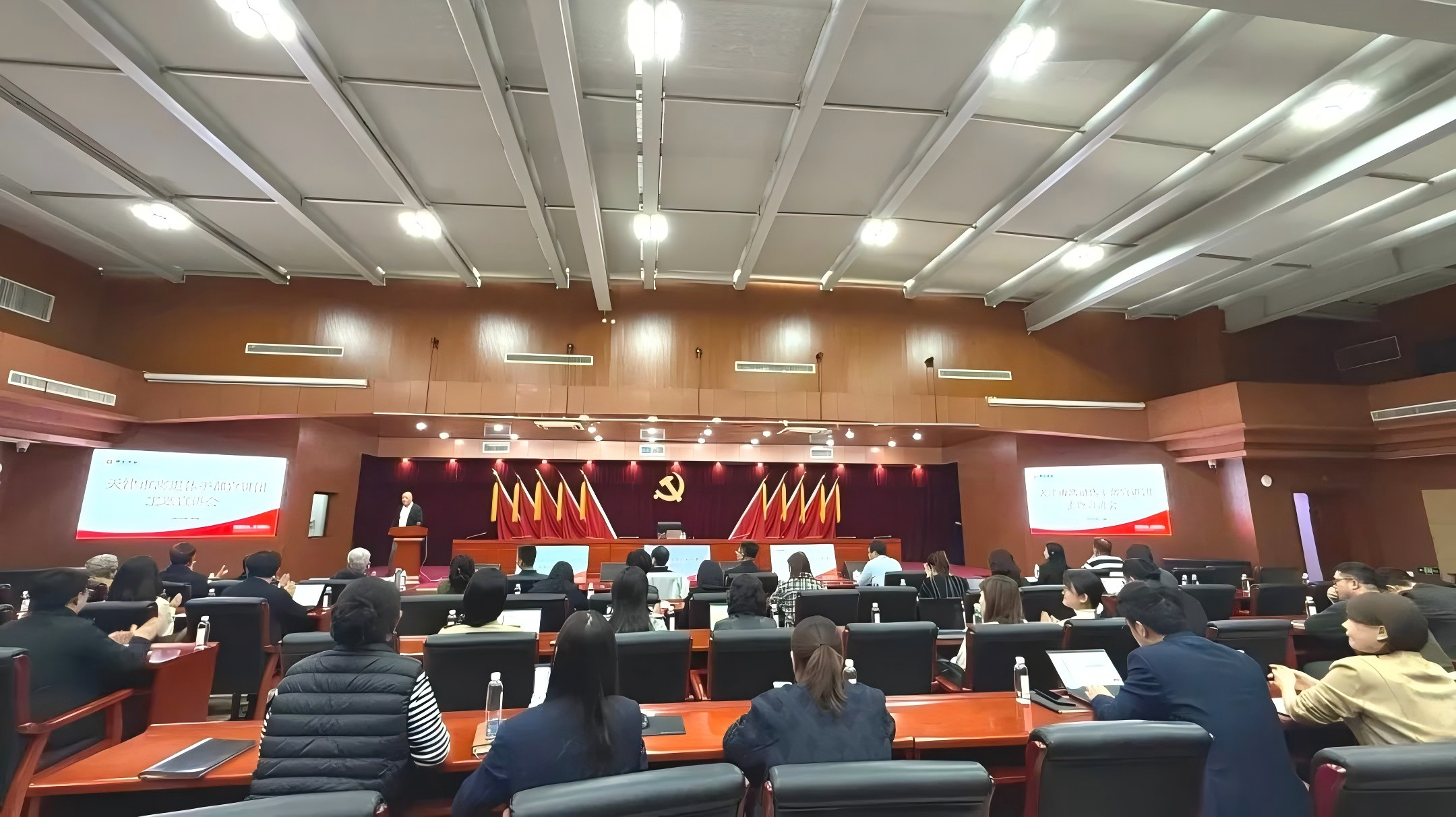 市离退休干部宣讲团走进津投资本举办主题宣讲会